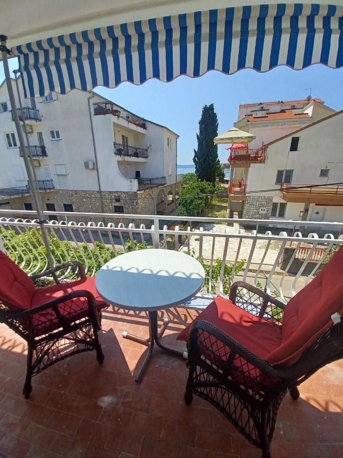 Apartment Bunjo'S Beach House Trogir Ngoại thất bức ảnh