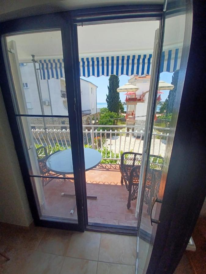 Apartment Bunjo'S Beach House Trogir Ngoại thất bức ảnh