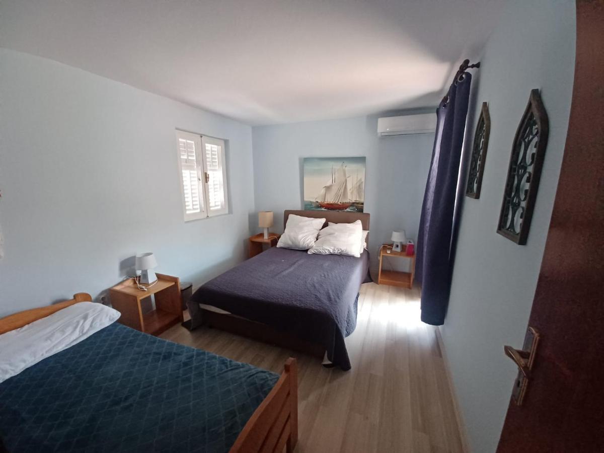 Apartment Bunjo'S Beach House Trogir Ngoại thất bức ảnh
