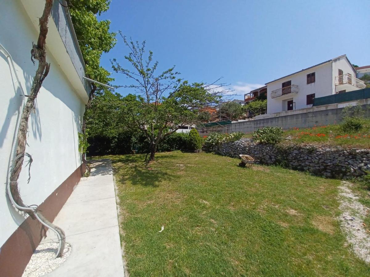 Apartment Bunjo'S Beach House Trogir Ngoại thất bức ảnh
