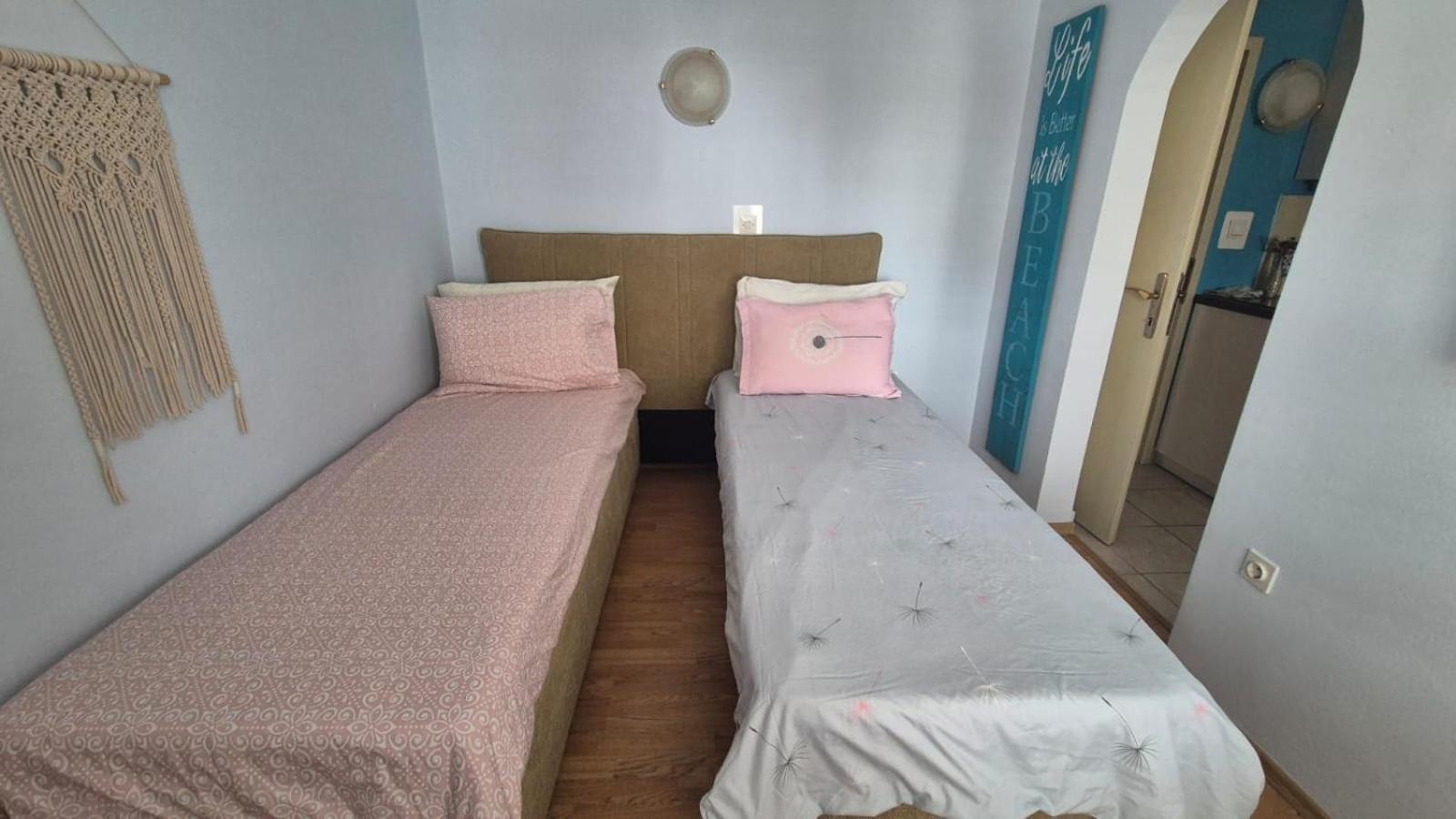 Apartment Bunjo'S Beach House Trogir Ngoại thất bức ảnh
