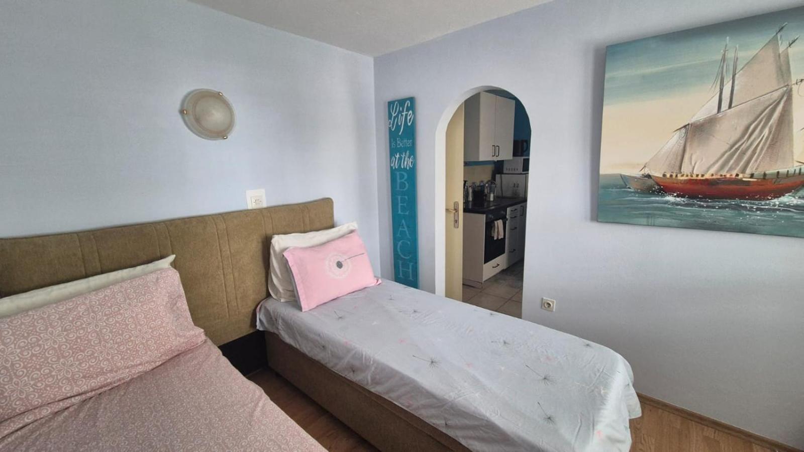 Apartment Bunjo'S Beach House Trogir Ngoại thất bức ảnh