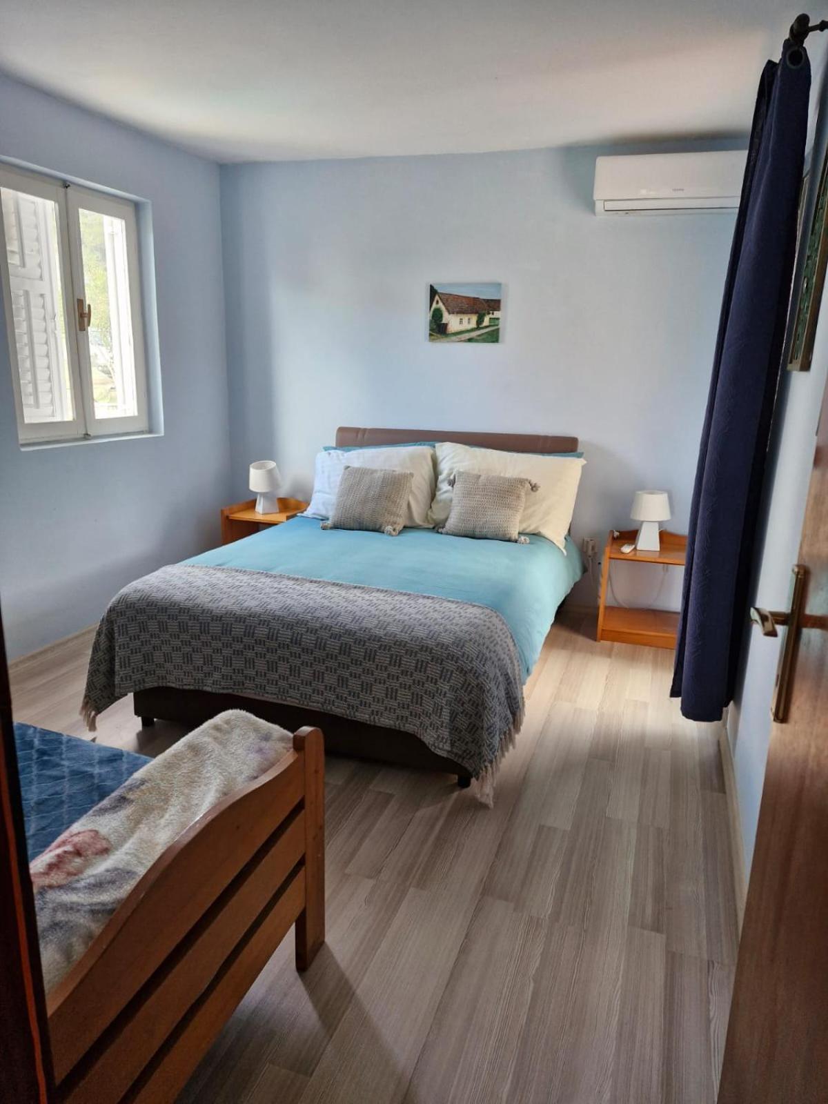 Apartment Bunjo'S Beach House Trogir Ngoại thất bức ảnh